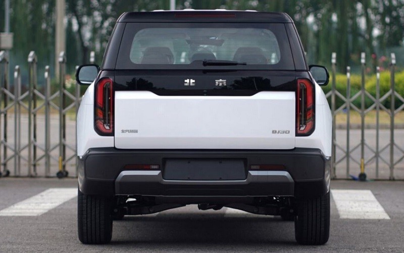 Phong cách thiết kế được đánh giá là sự pha trộn giữa Range Rover và jeep khiến cho BJ30 2023 có những nét vừa lạ vừa quen.