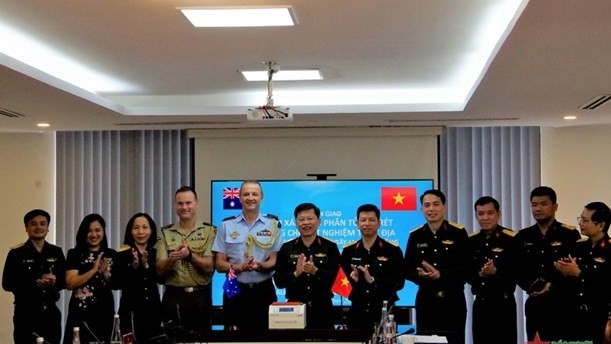 Australia hands over malaria molecular identification equipment to Vietnam