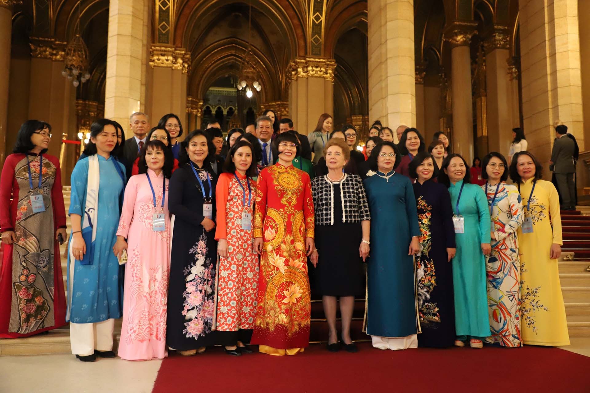 Các đại biểu tham dự Diễn đàn Phụ nữ Việt Nam tại châu Âu lần đầu tiên tại Hungary. (Ảnh: BTC)