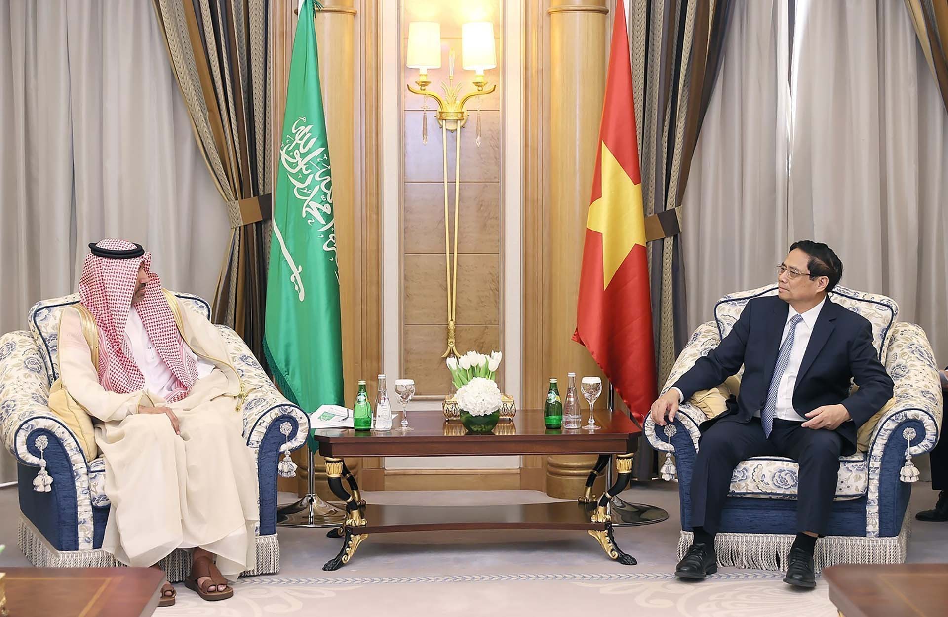 Thủ tướng Phạm Minh Chính tiếp Bộ trưởng Nguồn nhân lực và phát triển xã hội Saudi Arabia Ahmed bin Sulaiman Al-Rajhi. (Nguồn: TTXVN)