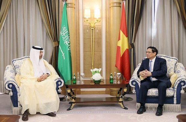 Prime Minister receives executives of Aramco, Saudi Fund for Development