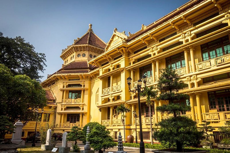 Bảo tàng Lịch sử Việt Nam được thành lập ngày 3 tháng 9 năm 1958 trên cơ sở kế thừa Bảo tàng Louis Finot do các kiến trúc sư C.Batteur và E.Hébrard thiết kế năm 1925 - một đại diện lớn của phong cách Kiến trúc Đông Dương, một phong cách kết hợp các giá trị của nền kiến trúc Pháp với các giá trị kiến trúc bản địa 