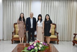 Lãnh đạo Ủy ban Nhà nước về người Việt Nam ở nước ngoài tiếp nữ nghị sĩ Pháp gốc Việt Stéphanie Đỗ