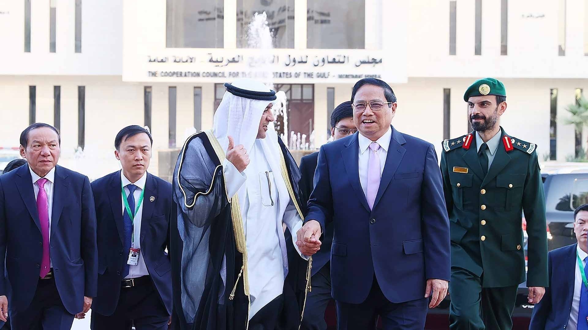 Thủ tướng Phạm Minh Chính về tới Hà Nội, kết thúc tốt đẹp chuyến công tác tới Saudi Arabia