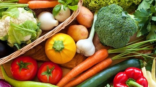 Bác sĩ dinh dưỡng Trung Quốc phân tích nguyên nhân không phải lúc nào ăn rau sống cũng tốt