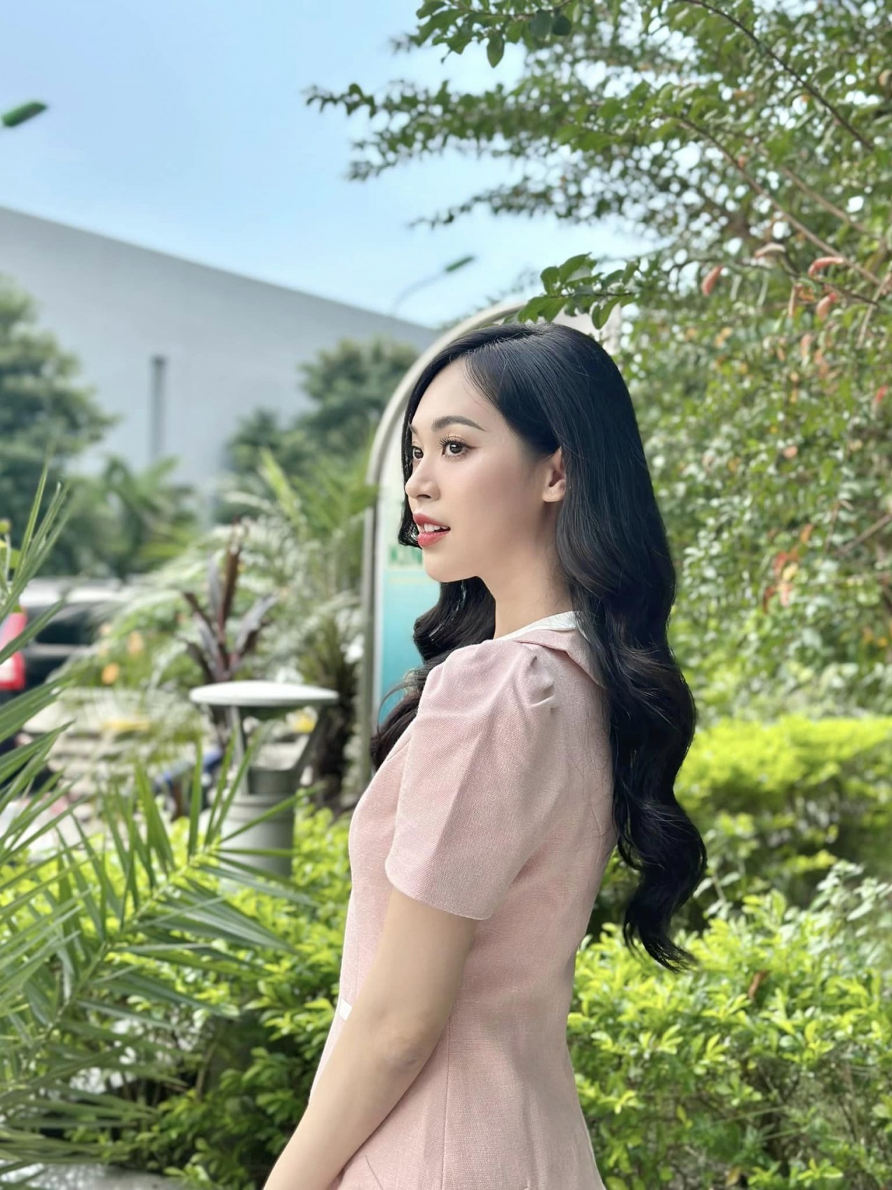 Á hậu Trịnh Thùy Linh đẹp ngút ngàn