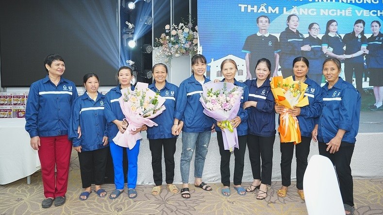 Tôn vinh các lao động nữ nghề ve chai phi chính thức trong hành trình 'Hồi sinh rác thải nhựa'