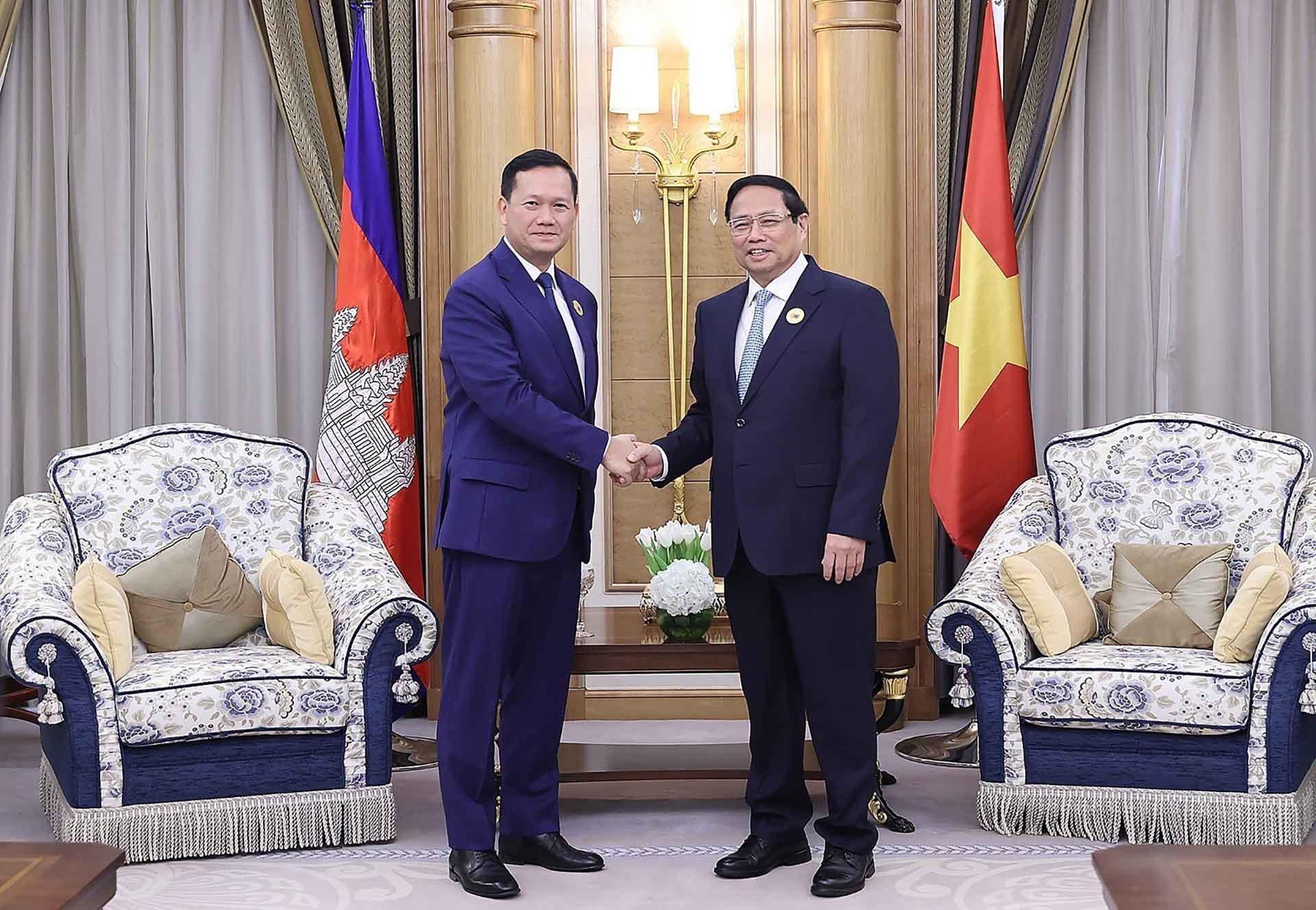 Thủ tướng Phạm Minh Chính gặp Thủ tướng Campuchia Hun Manet. (Nguồn: TTXVN)