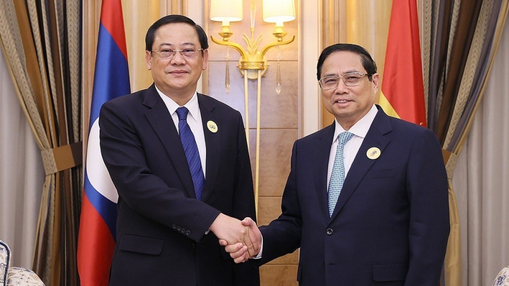 Thủ tướng Chính phủ Phạm Minh Chính gặp Thủ tướng Lào Sonexay Siphandone nhân dịp dự Hội nghị cấp cao ASEAN-GCC