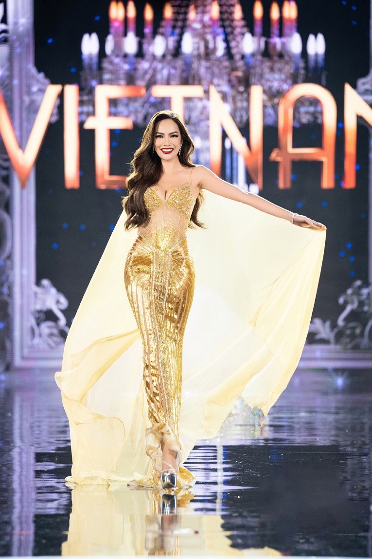 Hoa hậu Hòa bình quốc tế 2023: NTK Lê Ngọc Lâm kể về 300 giờ làm trang phục dạ hội cho Lê Hoàng Phương