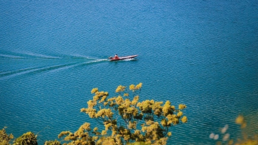 Hoa Binh Reservoir with poetic beauty