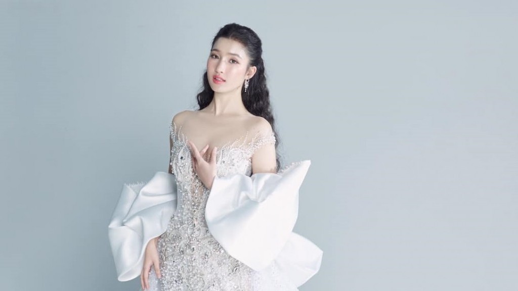 Đêm chung kết Hoa hậu Quốc tế 2023: Á hậu Phương Nhi hé lộ hai thiết kế trang phục dạ hội