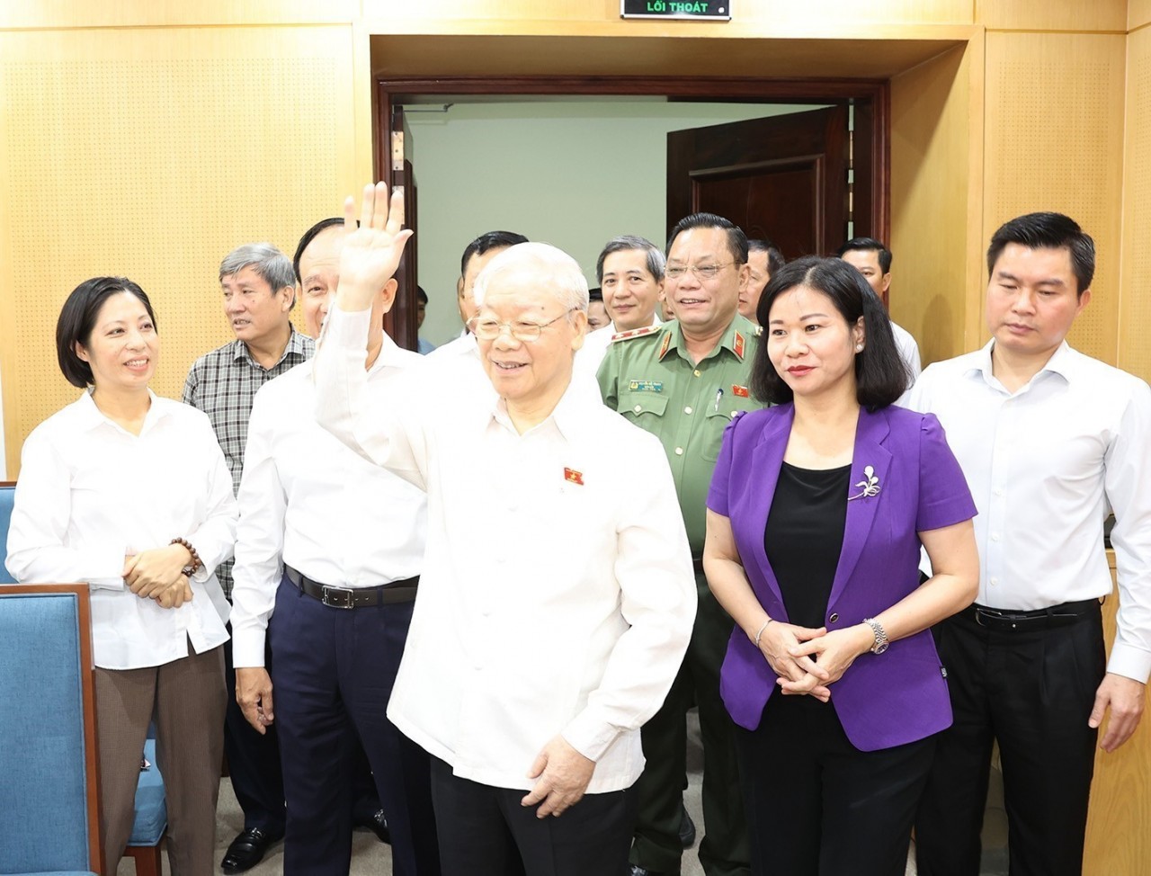 Party General Secretary meets Hanoi voters ahead of National Assembly’s coming session