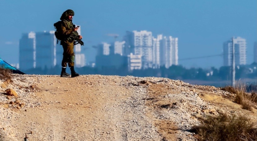Lính Israel tuần tra ở gần Dải Gaza. (Nguồn: EPA)
