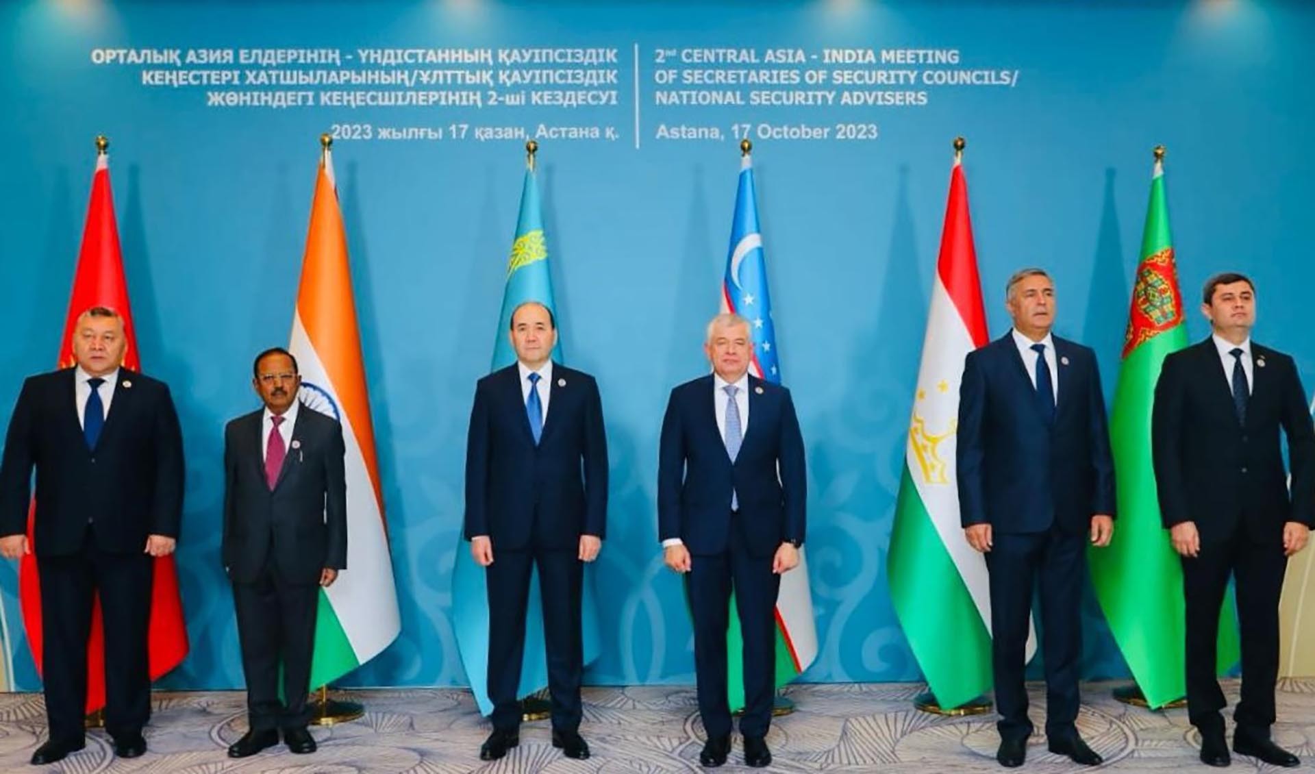 Cố vấn an ninh quốc gia Ấn Độ Ajit Doval (thứ hai từ trái) cùng các người đồng cấp Trung Á tại cuộc họp  ngày 17/10 tại Astana, Kazakhstan (Nguồn: ANI)