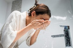 Ba cách đơn giản khi rửa mặt giúp làn da mịn màng hơn