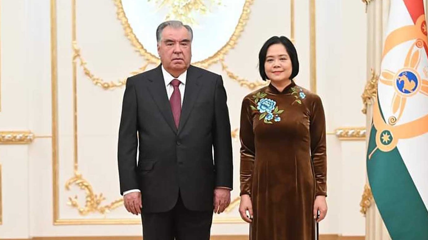 Đại sứ Phạm Thái Như Mai trình Thư ủy nhiệm lên Tổng thống Tajikistan Emomali Rakhmon