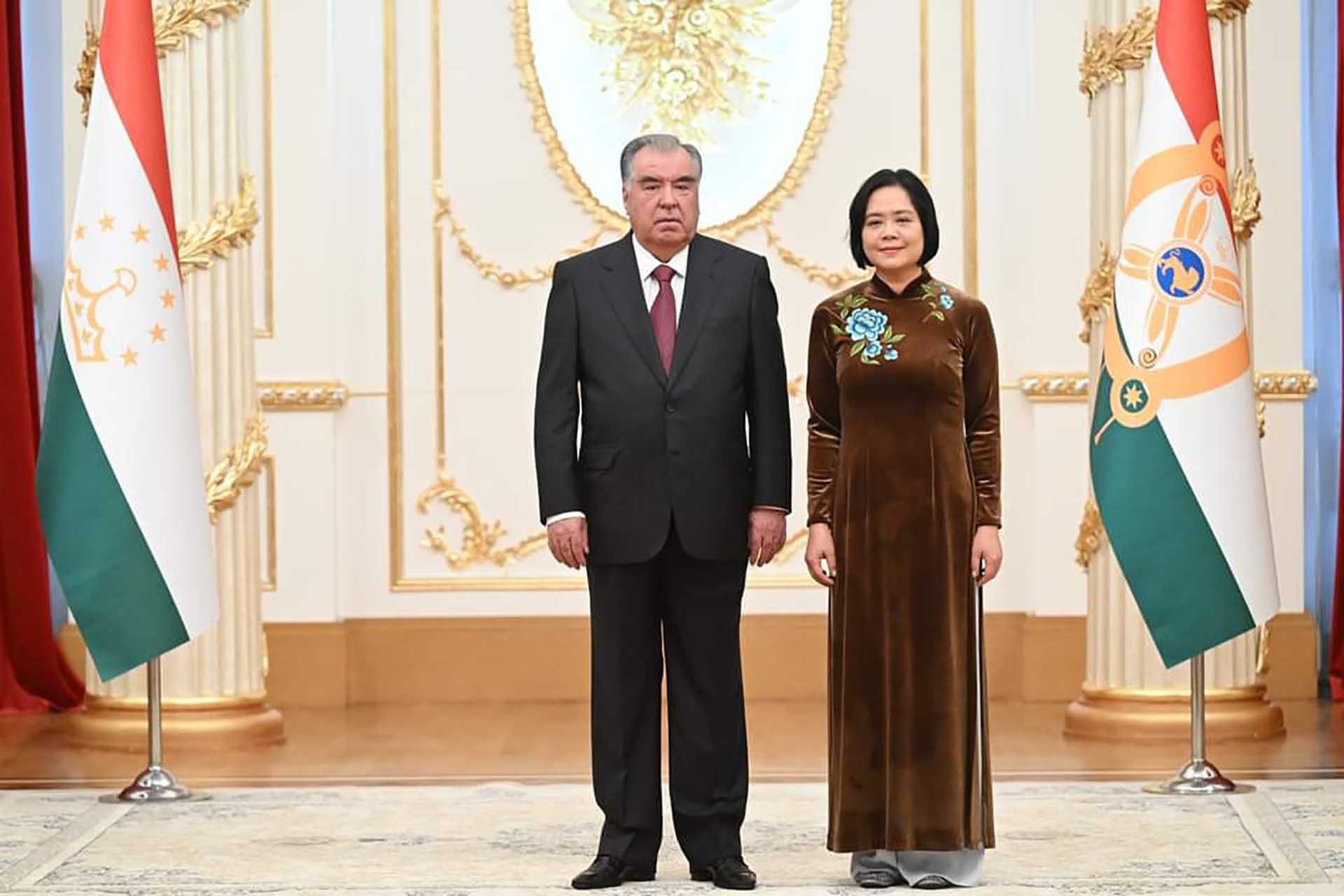 Tổng thống Tajikistan Emomali Rakhmon và Đại sứ Phạm Thái Như Mai.