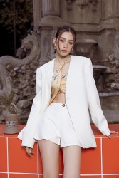 Hoa hậu Tiểu Vy, Lương Thùy Linh, Thùy Tiên diện mạo xinh đẹp dự sự kiện thời trang