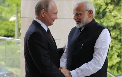 Ấn Độ đóng 24 tàu cho Nga thay vì trả tiền mặt mua dầu thô