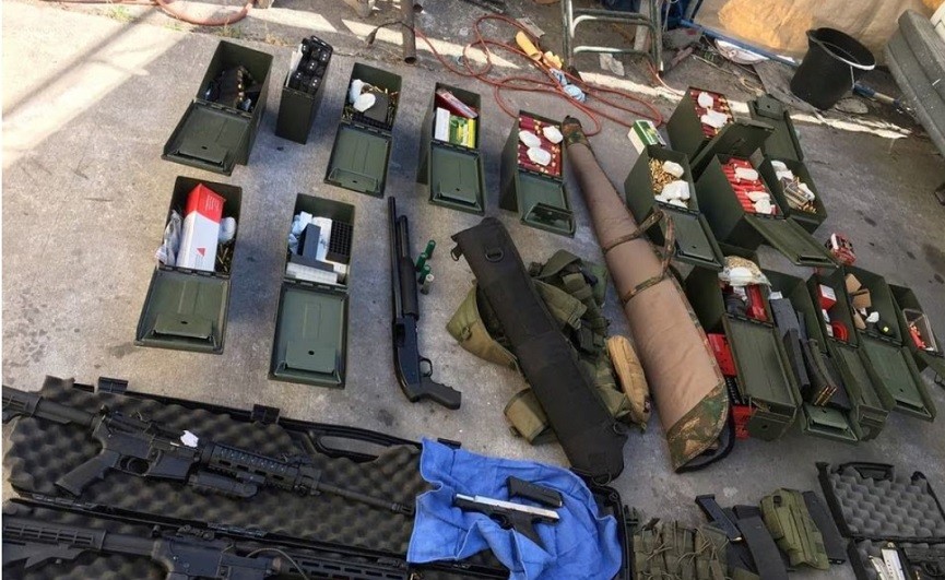 Mỹ: Tòa phúc thẩm giữ nguyên hiệu lực của lệnh cấm vũ khí tấn công tại bang California. Hình ảnh trên là các băng đạn có sức công phá lớn bất hợp pháp và một khẩu súng trường tấn công  bức ảnh này của Sở Cảnh sát Long Beach (LBPD) ở Long Beach, California, Hoa Kỳ. (Nguồn: Reuters)