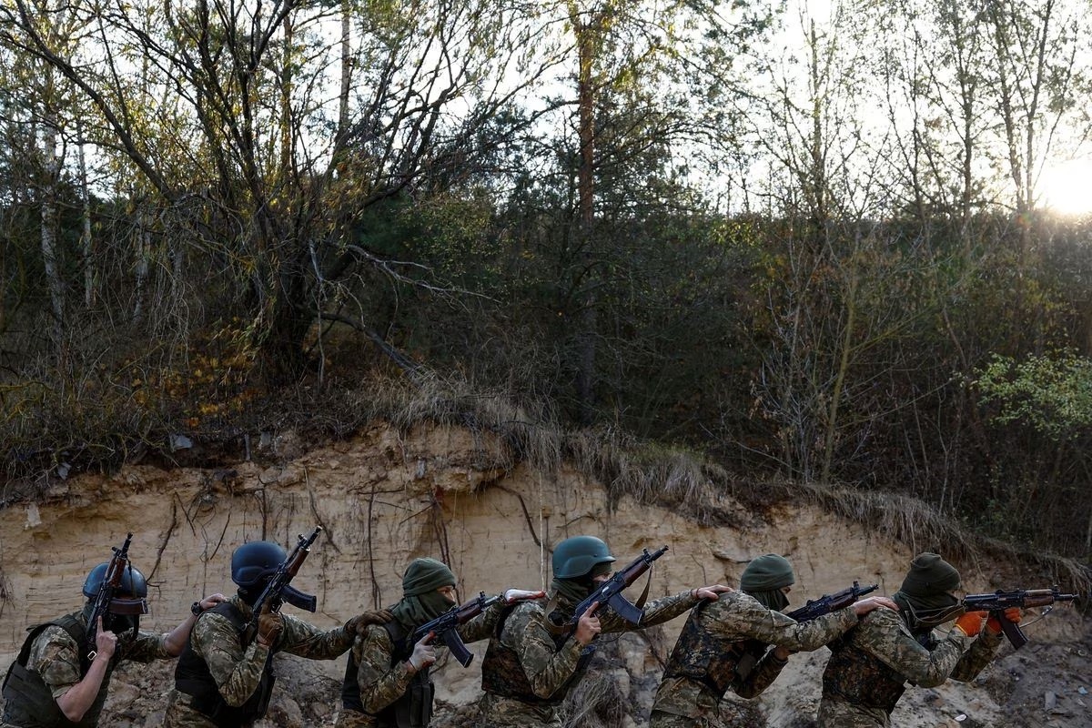 Ảnh ấn tượng (23-29/10): Vũ khí lậu tới Nga từ Ukraine, một nước châu Âu nói sẽ dừng viện trợ quân sự cho Kiev, Hạ viện Mỹ có tân Chủ tịch