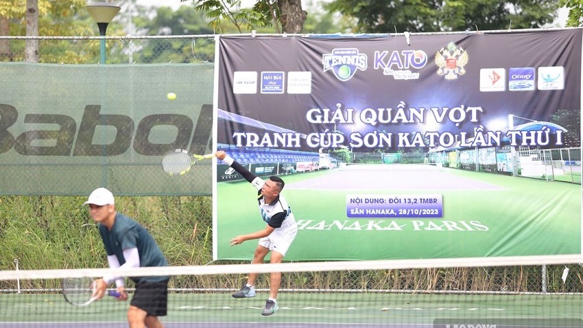 Hàng trăm tay vợt tham gia giải đấu trong tổ hợp sân quần vợt lớn nhất Việt Nam