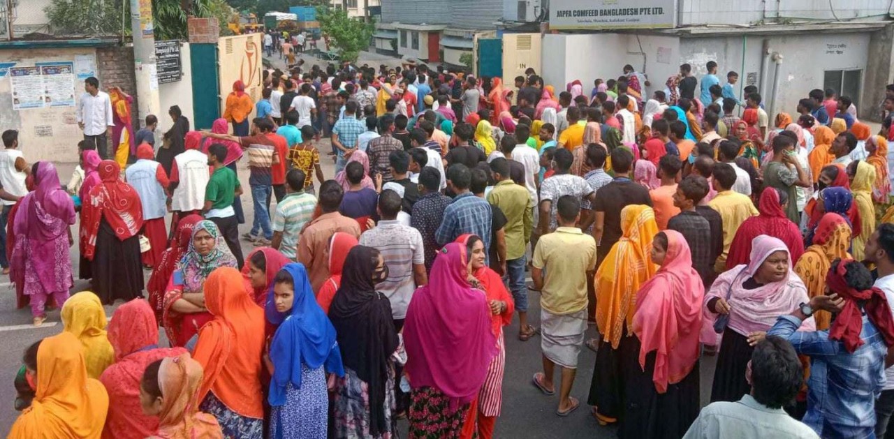 Ít nhất 10.000 công nhân đã bỏ ca làm việc để tham gia các hoạt động biểu tình tại Gazipur - thành phố công nghiệp lớn nhất Bangladesh. (Nguồn: TBS)