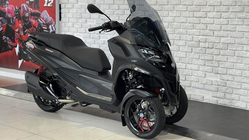 Cận cảnh Piaggio MP3 Sport 400 2023 vừa về Việt Nam, giá 340 triệu đồng