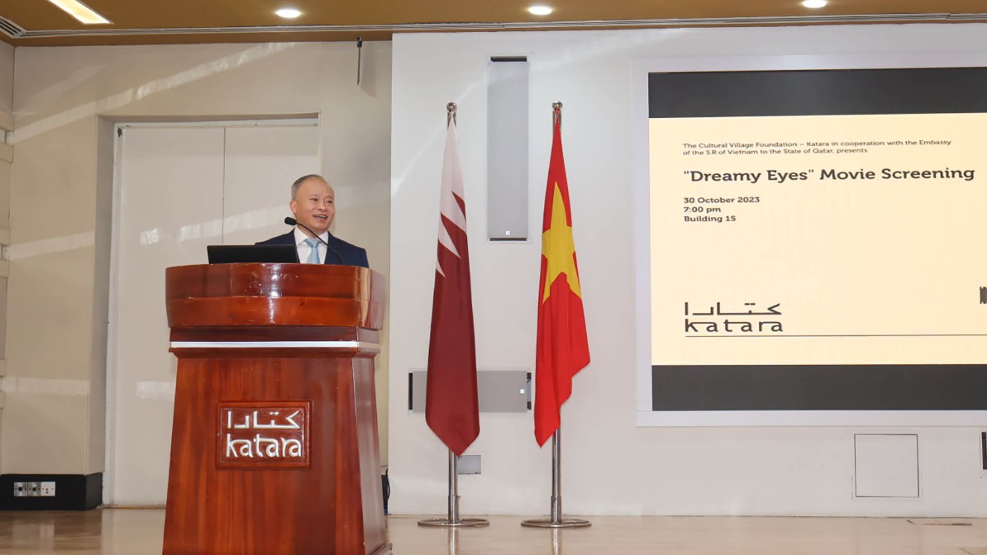 Đại sứ Trần Đức Hùng phát biểu khai mạc buổi chiếu phim.