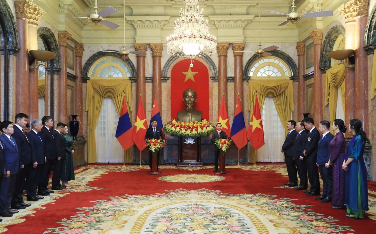 Toàn cảnh buổi gặp gỡ báo chí của Chủ tịch nước Võ Văn Thưởng và Tổng thống Mông Cổ 