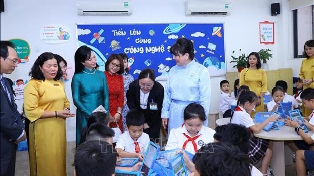 Mongolian President’s spouse visits Chu Van An Primary School