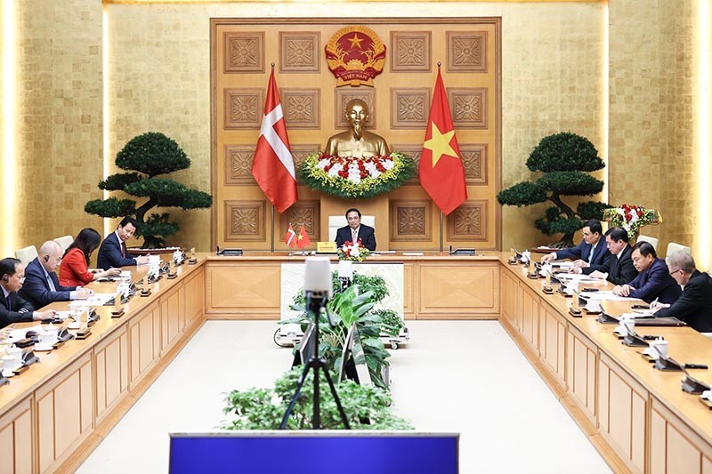 Thủ tướng Phạm Minh Chính hội đàm trực tuyến với Thủ tướng Đan Mạch Mette Frederiksen. (Nguồn: TTXVN)