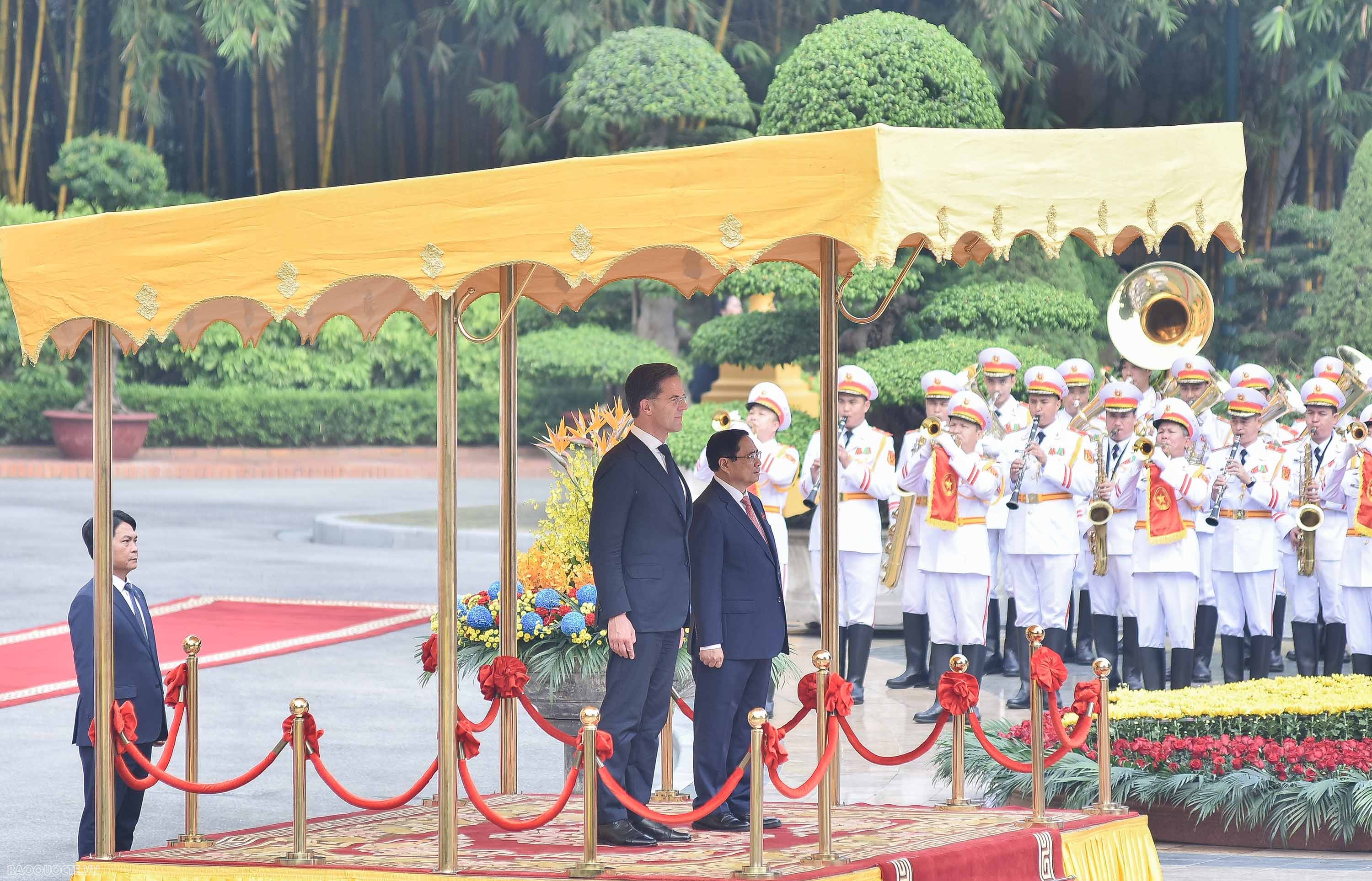 Thủ tướng Phạm Minh Chính chủ trì lễ đón chính thức Thủ tướng Hà Lan Mark Rutte