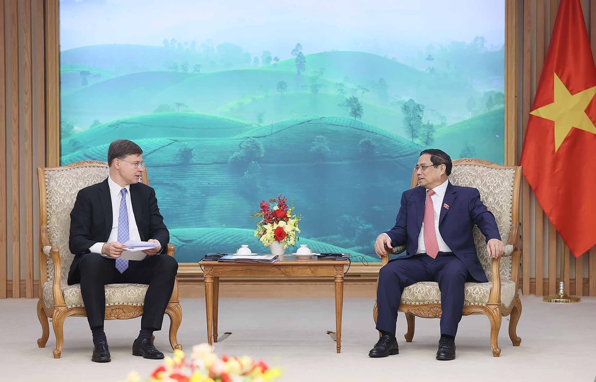 Thủ tướng Phạm Minh Chính tiếp Phó Chủ tịch Ủy ban châu Âu (EC) kiêm Cao ủy thương mại Valdis Dombrovski. (Nguồn: TTXVN)