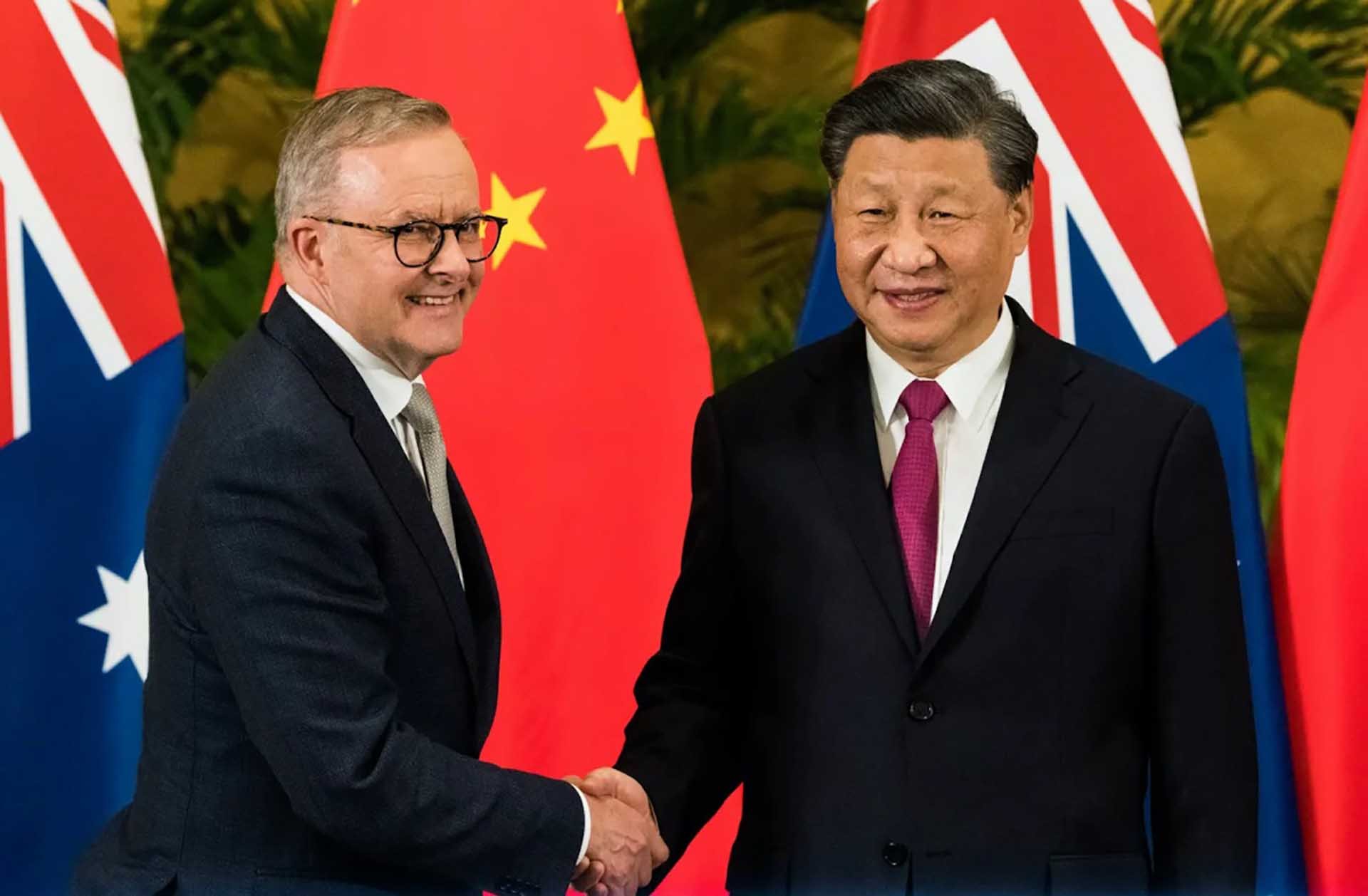 Thủ tướng Australia Anthony Albanese và Chủ tịch Trung Quốc Tập Cận Bình gặp gỡ bên lề Hội nghị thượng đỉnh G20 tại Bali, Indonesia ngày 15/11/2022. (Nguồn: Getty Images)