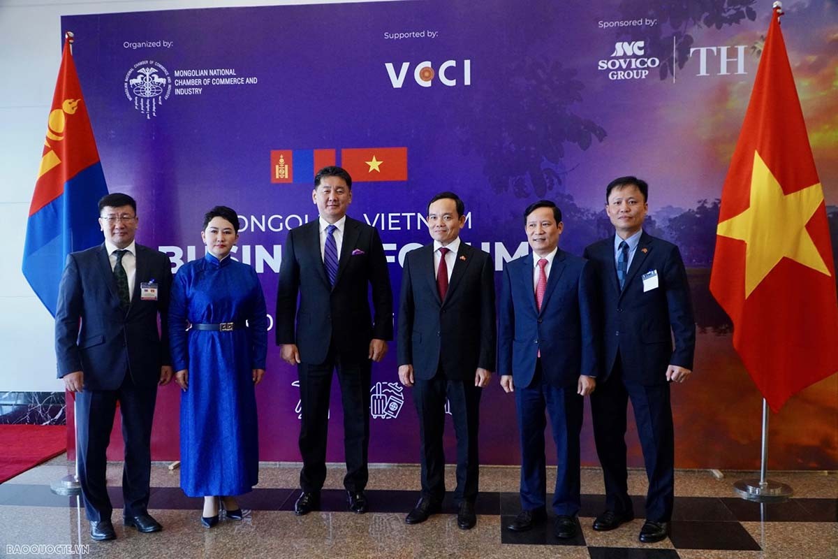 Mongolian President attended the Vietnam - Mongolia Business Forum