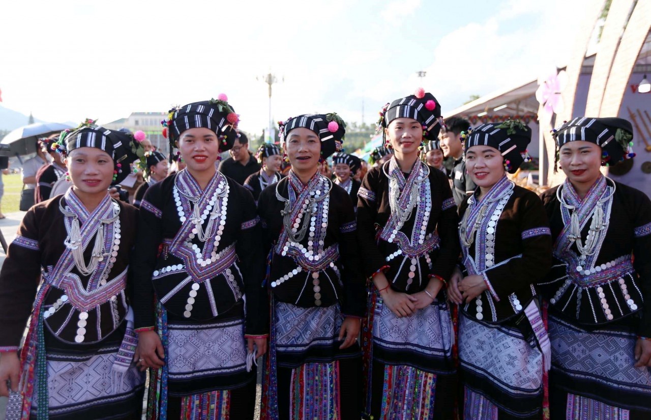 Trang phục của phụ nữ dân tộc Lự, xã Bản Hon, huyện Tam Đường tỉnh Lai Châu. (Nguồn: TTXVN)