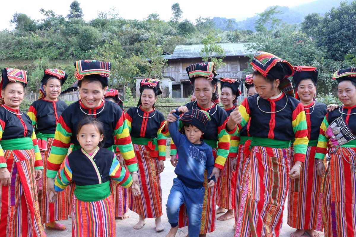 Cộng đồng người Cống ở xã Nậm Khao, huyện Mường Tè (Lai Châu) chú trọng truyền dạy văn hoá cho lớp trẻ. (Nguồn: TTXVN)