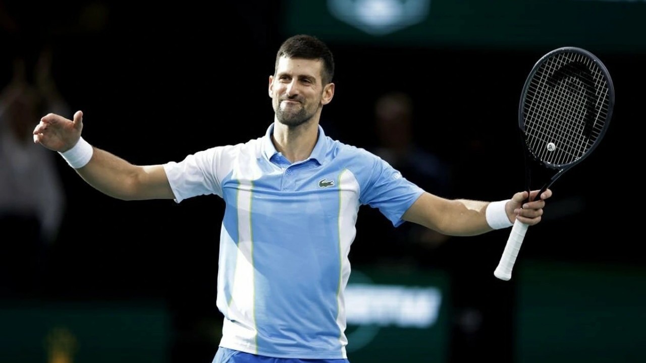 Màn lội ngược dòng ấn tượng Novak Djokovic trong trận bán kết giải quần vợt Paris Masters
