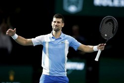 Màn lội ngược dòng ấn tượng Novak Djokovic trong trận bán kết giải quần vợt Paris Masters