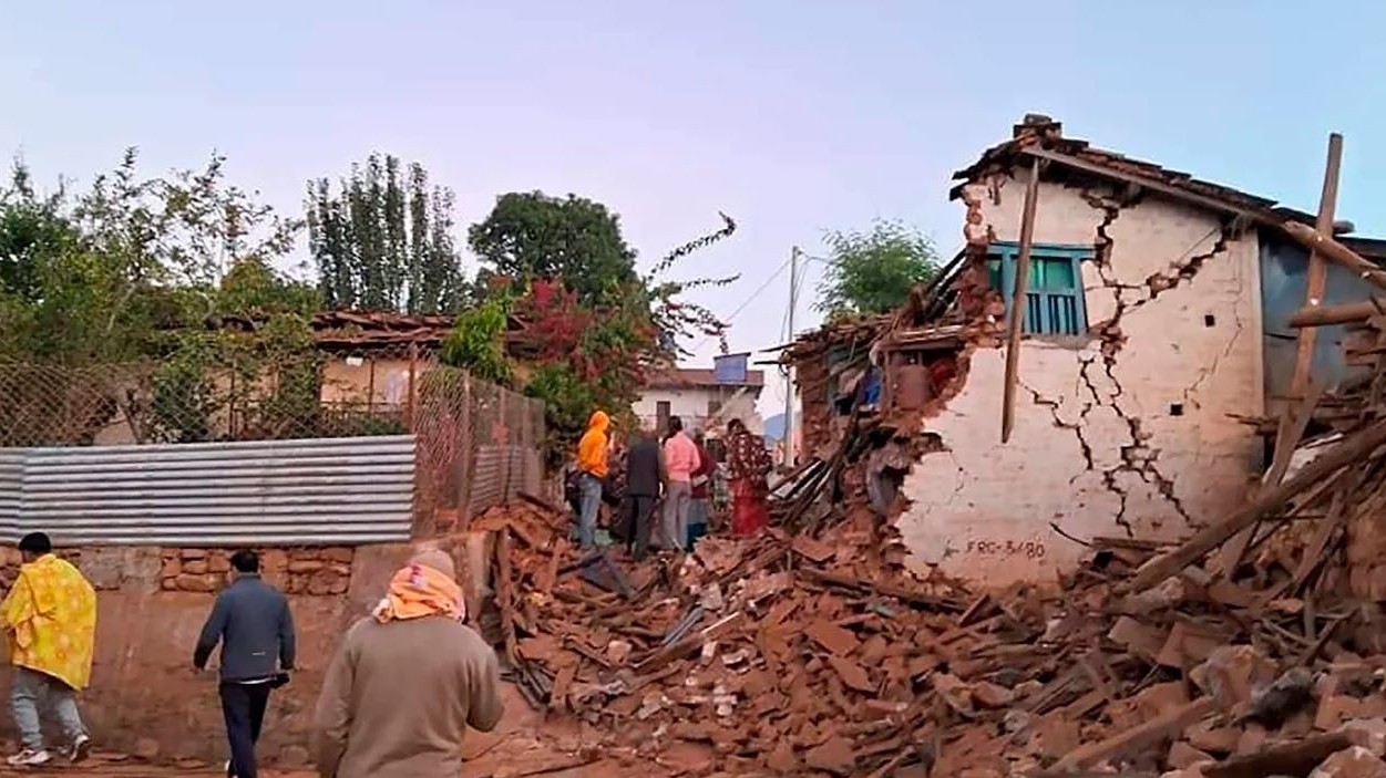 Động đất ở Nepal: Ít nhất 157 người chết, thương vong tiếp tục gia tăng; Thủ tướng Ấn Độ gửi thông điệp