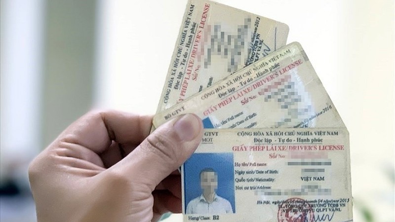 Sử dụng giấy phép lái xe ôtô hết hạn sẽ bị xử phạt. (Ảnh: Hải Nguyễn)
