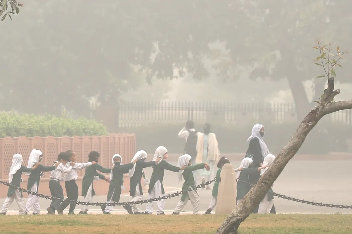 Bị bao trùm bởi khói bụi, New Delhi kéo dài thời gian nghỉ học