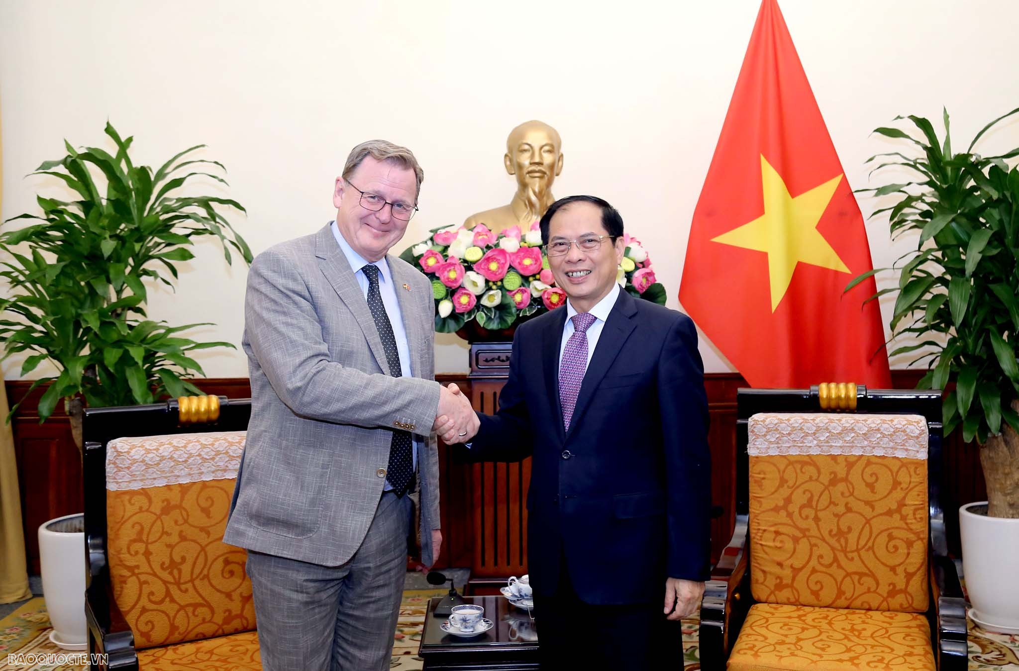 Bộ trưởng Ngoại giao Bùi Thanh Sơn tiếp Thủ hiến bang Thüringen, CHLB Đức Bộ trưởng Ngoại giao Bùi Thanh Sơn tiếp Thủ hiến bang Thuringia, cùng đoàn doanh nghiệp Đức đang có chuyến thăm và làm việc tại Việt Nam