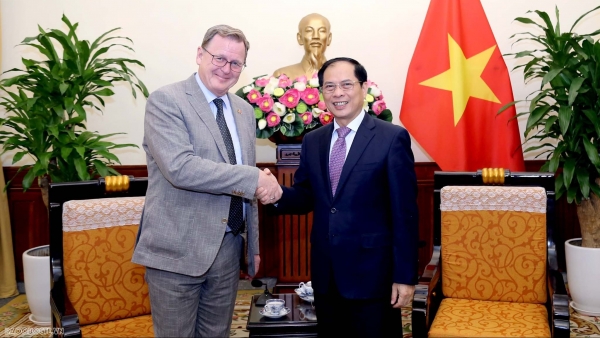 FM Bui Thanh Son receives Minister-President of German Federal State of Thüringen