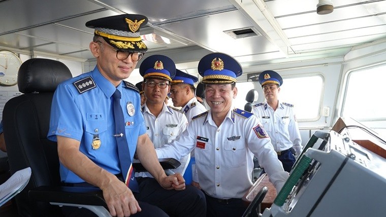 Giao lưu hữu nghị lực lượng thực thi pháp luật trên biển Việt Nam - Hàn Quốc