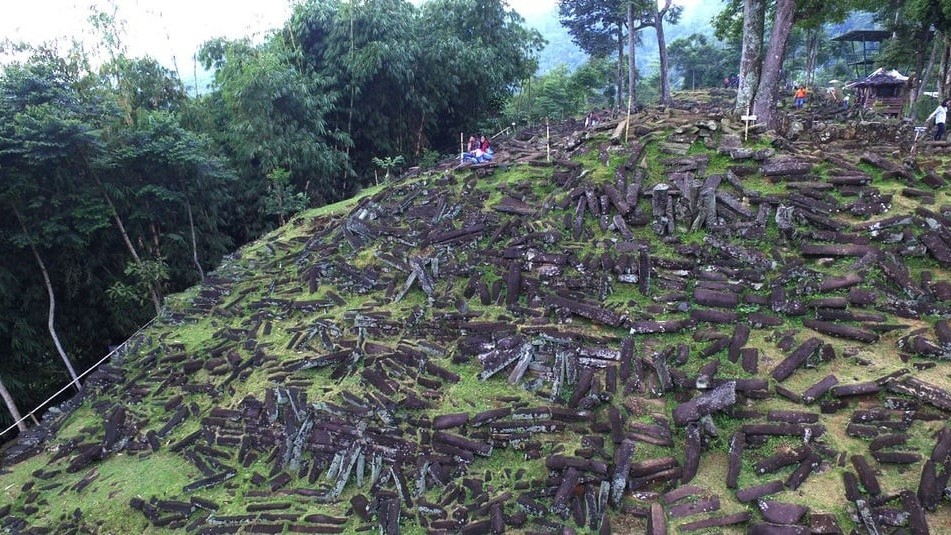 Phát hiện chấn động về kim tự tháp cổ nhất thế giới tại Indonesia
