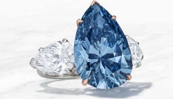 Thụy Sỹ: Viên kim cương xanh đặc biệt quý hiếm được bán với giá hơn 40 triệu USD
