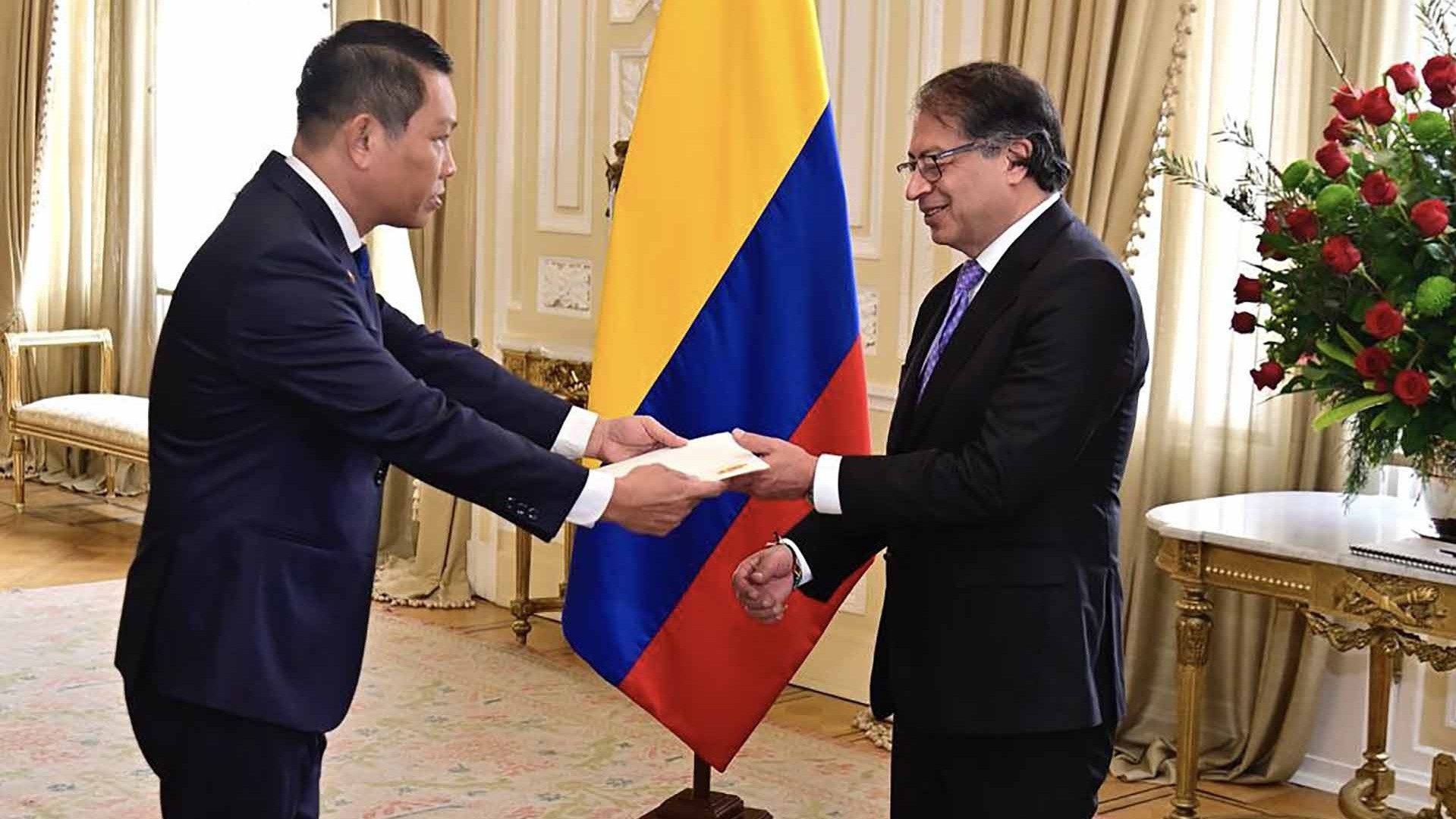 Đại sứ Vũ Trung Mỹ trình Thư ủy nhiệm lên Tổng thống Colombia